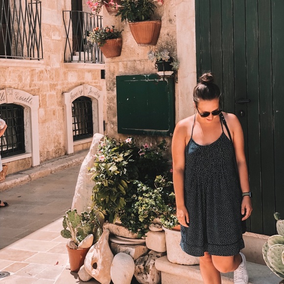 Hi, I’m Sarah. - Picture 1 of 1